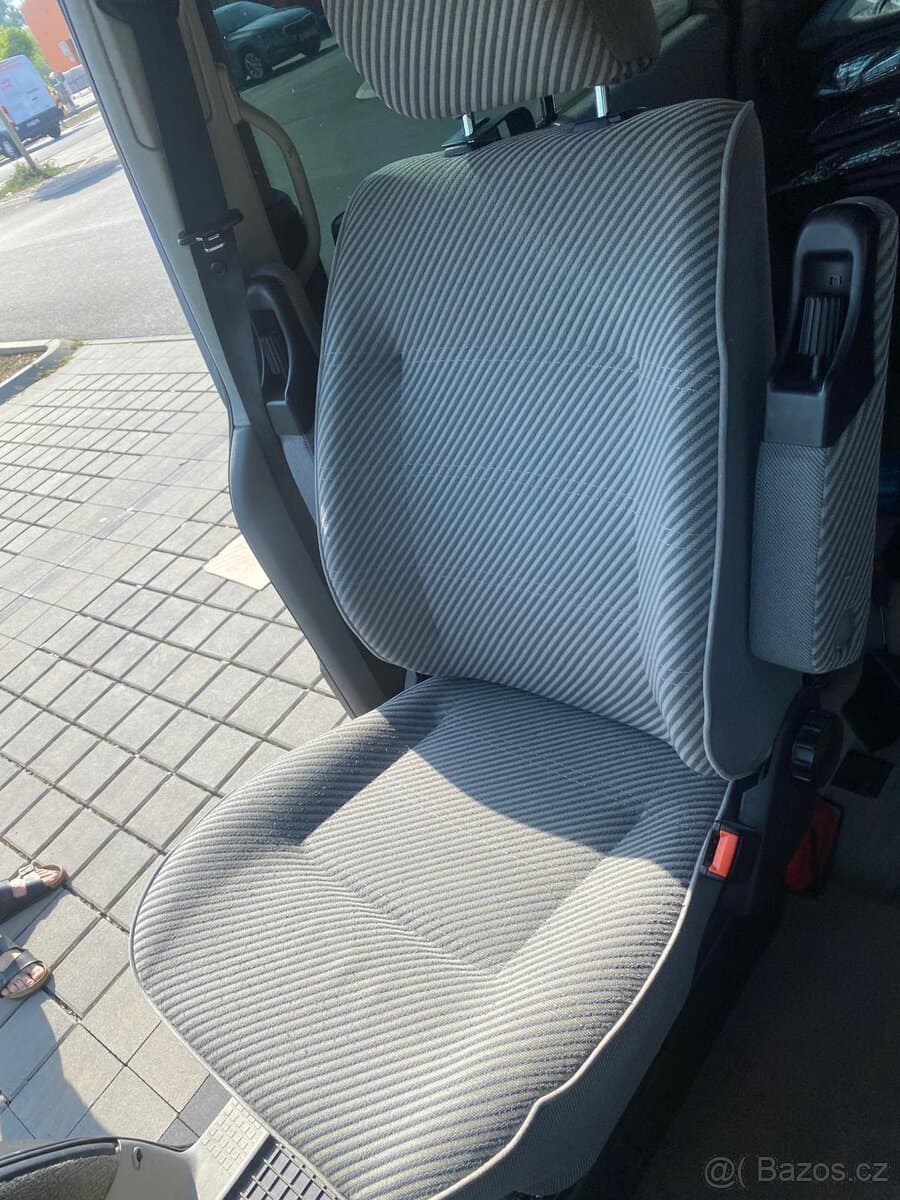 Volkswagen MULTIVAN - 18
