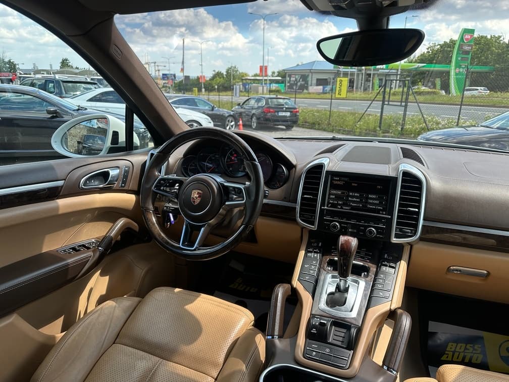 2015 Porsche CAYENNE - 18