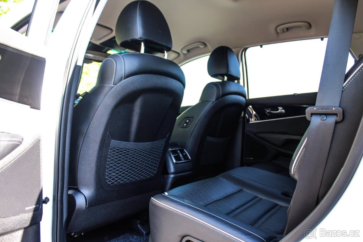 2019 Kia SORENTO - 18