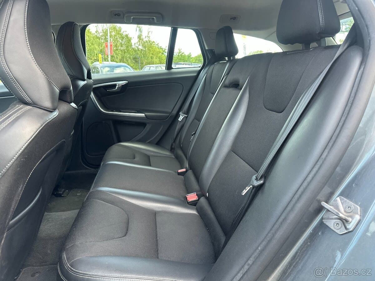 2016 Volvo V60 - 18