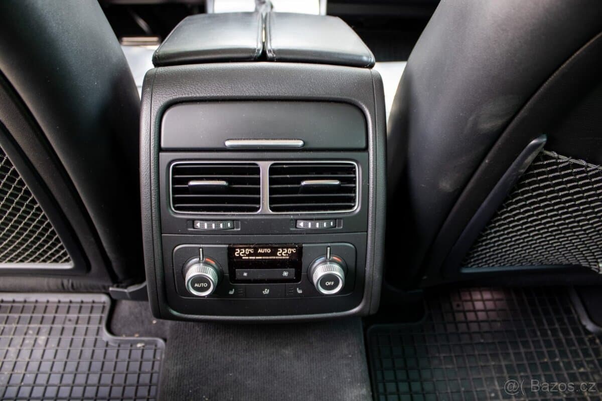 2015 Volkswagen TOUAREG - 18