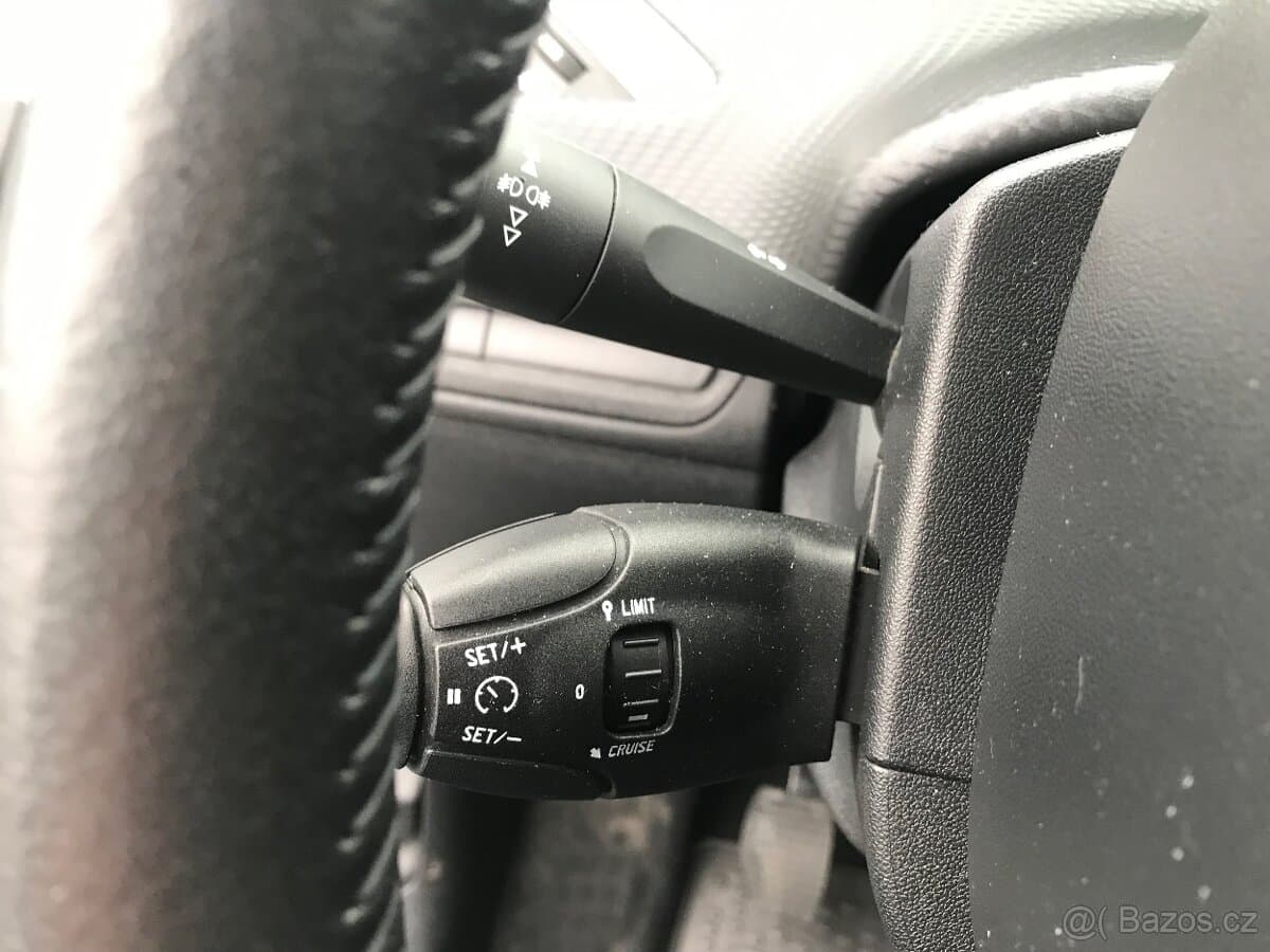2017 Peugeot 2008 - 18