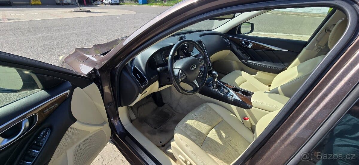 2015 Infiniti Q50 - 18