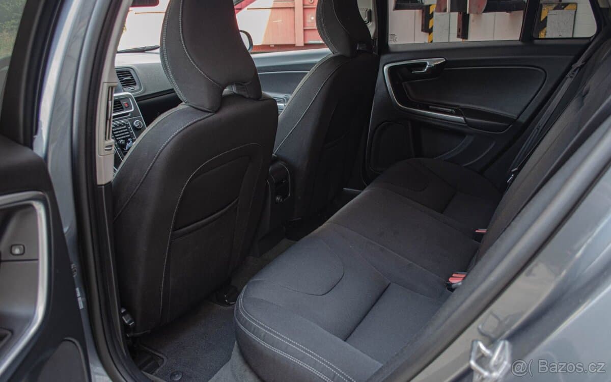 2016 Volvo V60 - 18