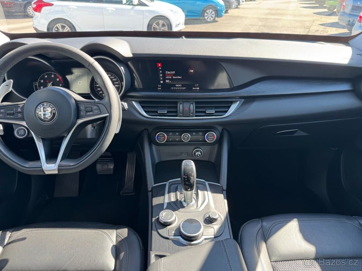 2018 Alfa Romeo STELVIO - 18