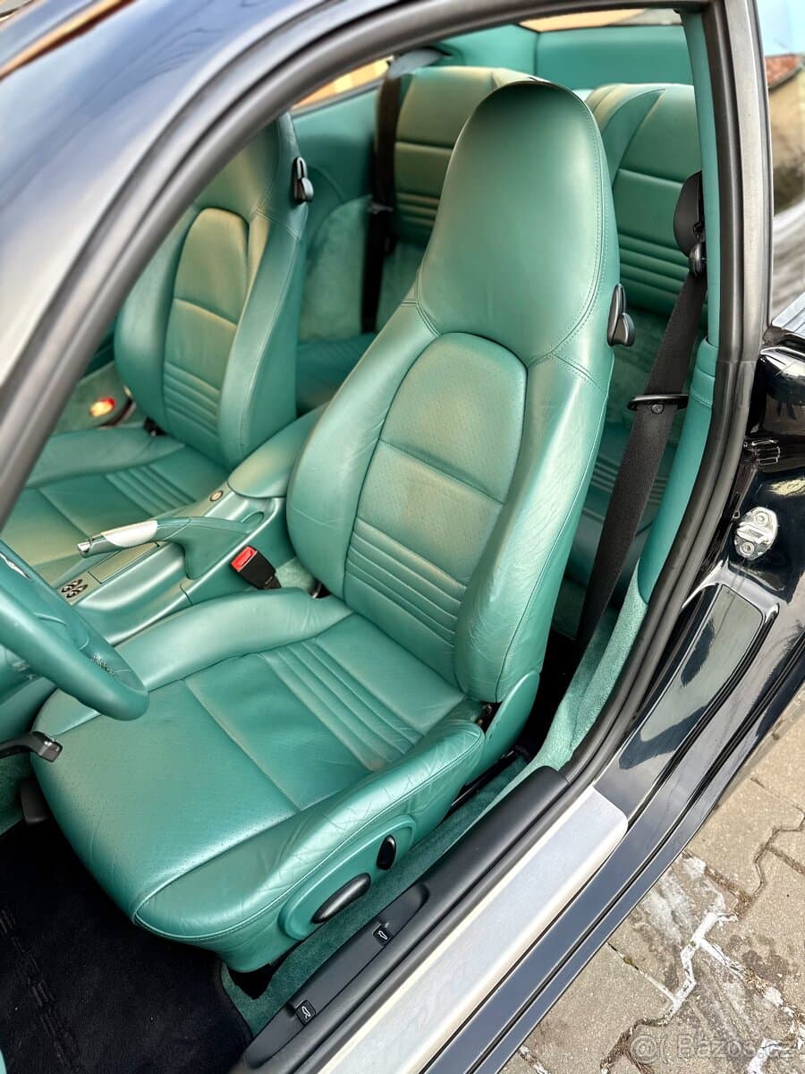 2001 Porsche 911 - 18