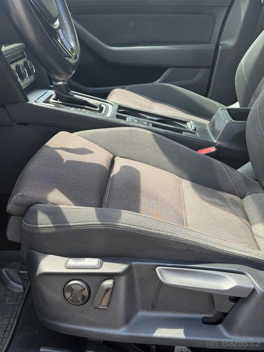 2018 Volkswagen PASSAT - 18