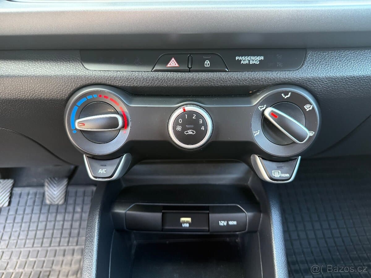 2021 Kia RIO - 18