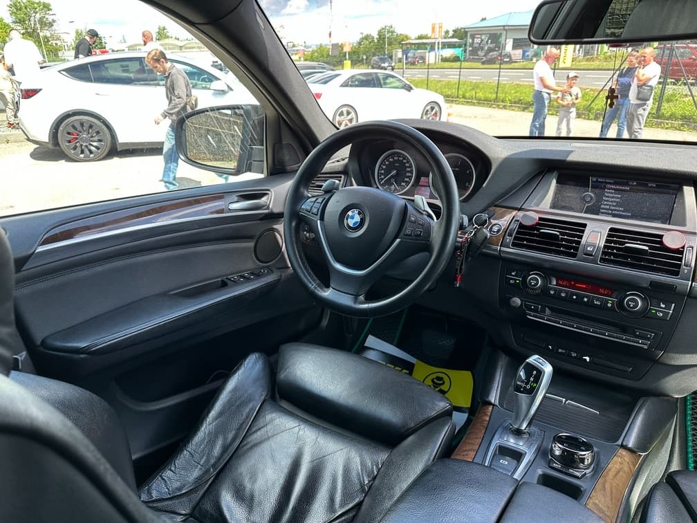 2010 BMW X6 - 18