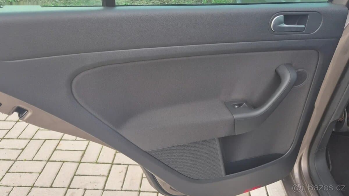 2010 Volkswagen GOLF - 18