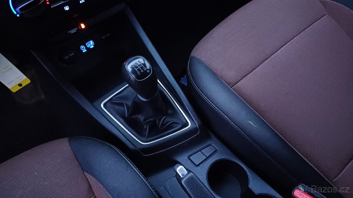 2015 Hyundai i20 - 18