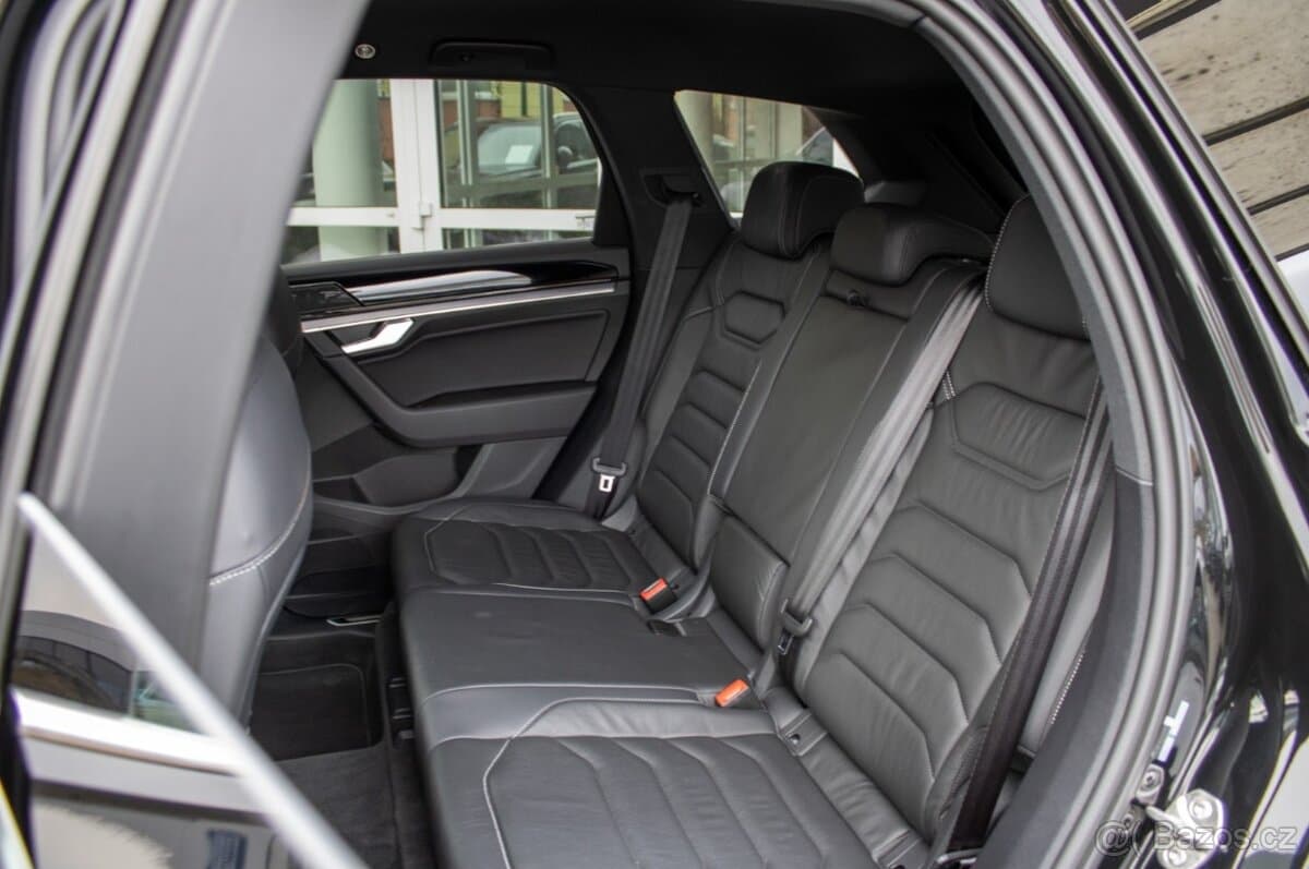 2025 Volkswagen TOUAREG - 18