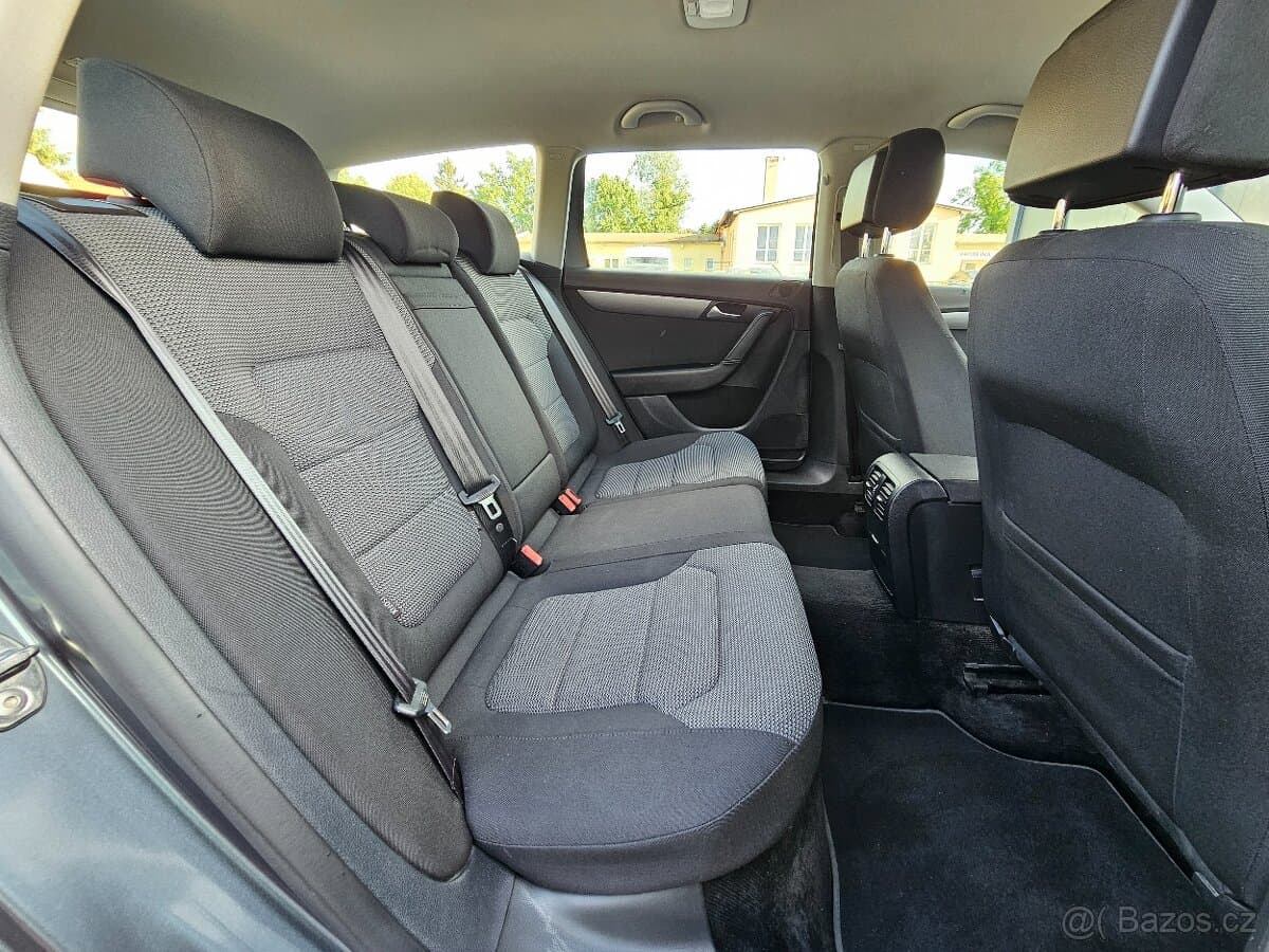 2011 Volkswagen PASSAT - 18