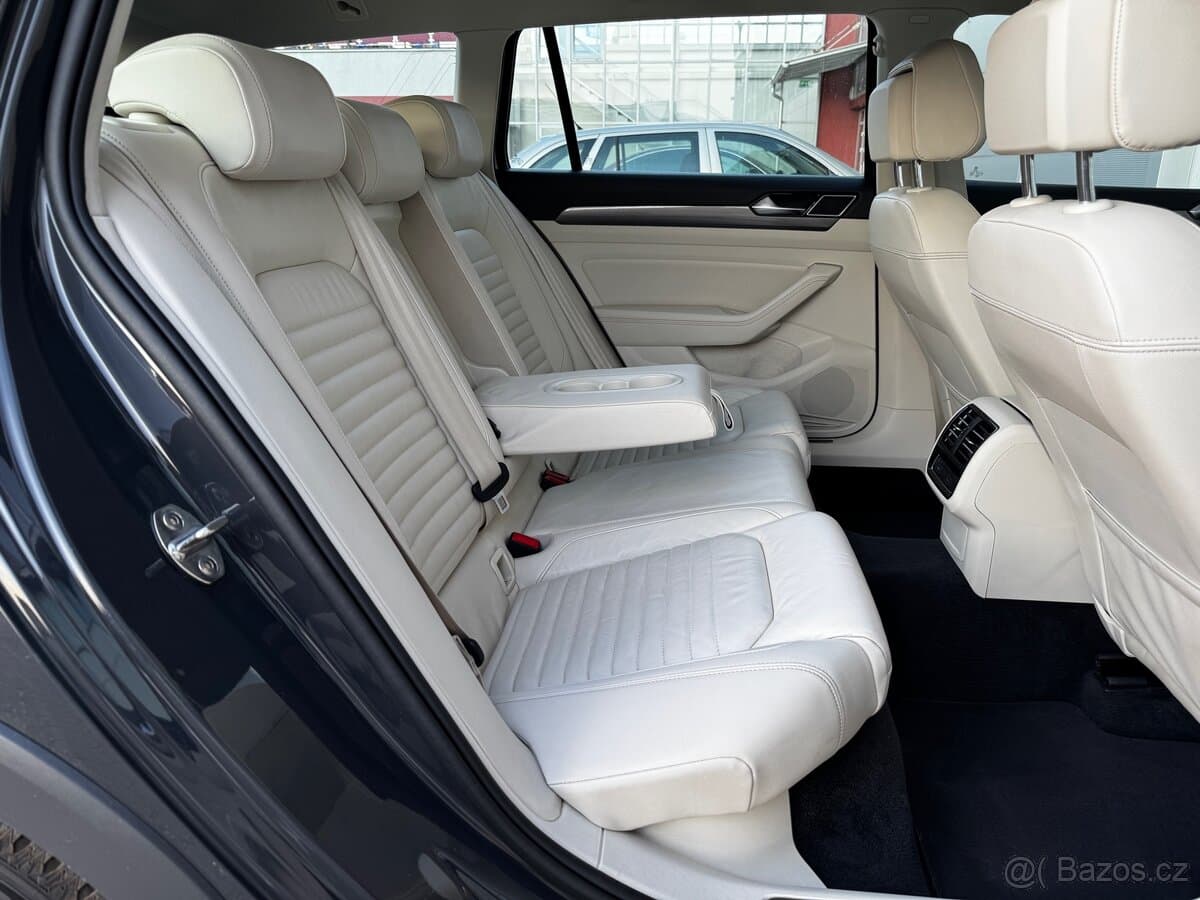 2016 Volkswagen PASSAT - 18