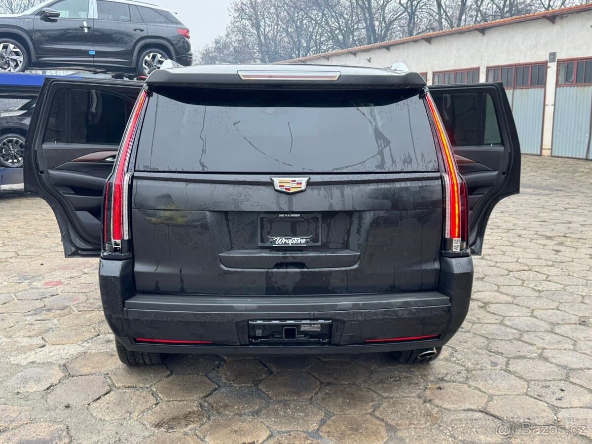 2015 Cadillac ESCALADE - 18