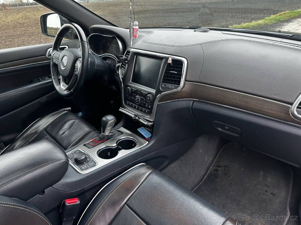 2017 Jeep CHEROKEE - 18