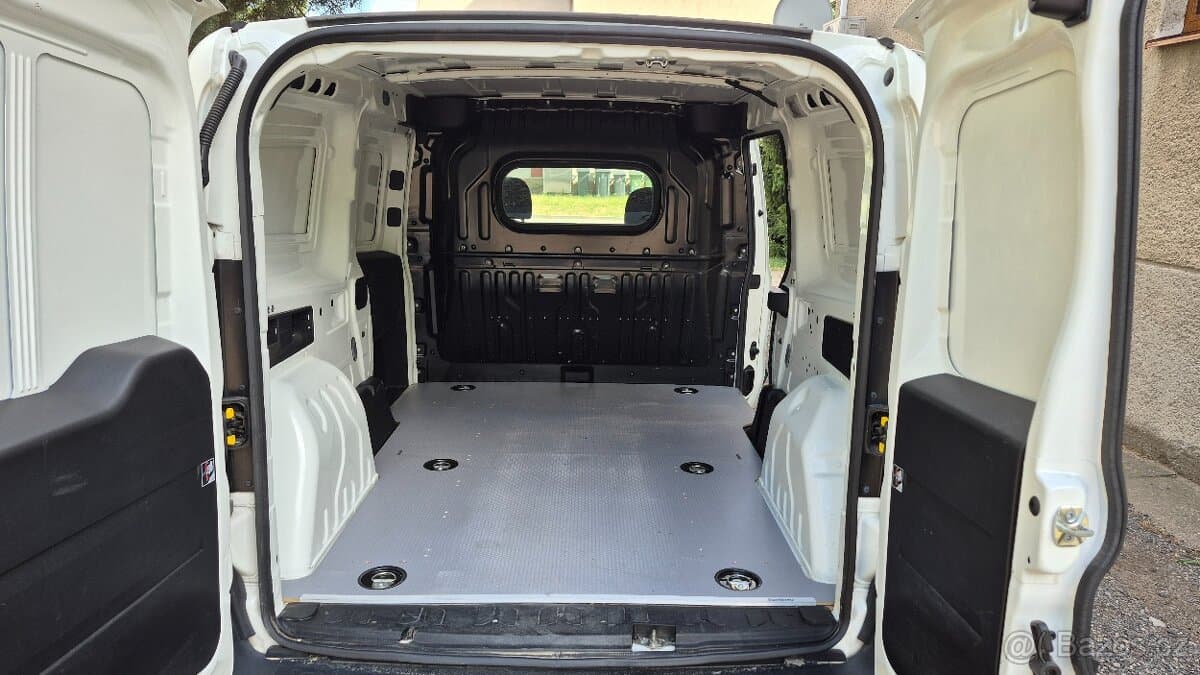 2018 Opel COMBO - 18