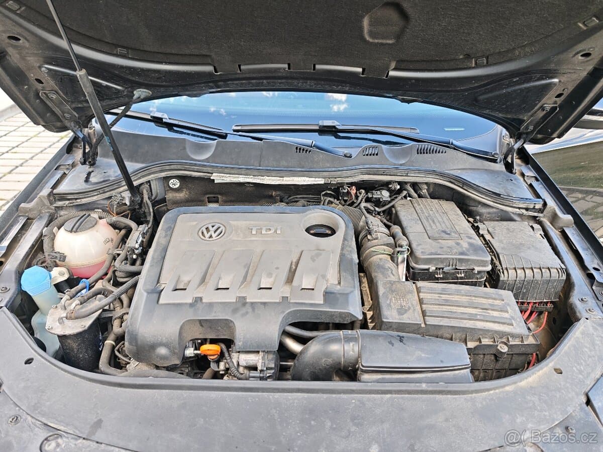 2011 Volkswagen PASSAT - 18