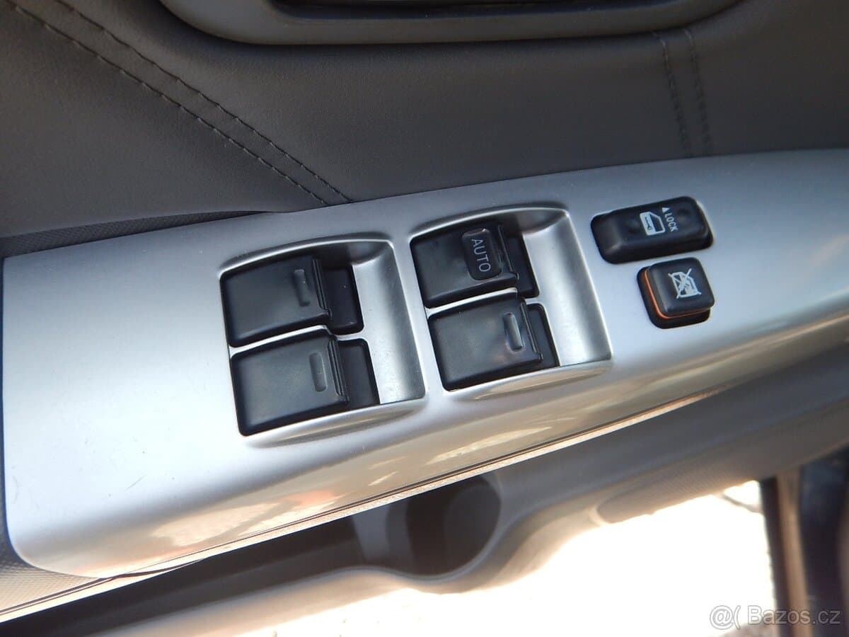 2012 Toyota HILUX - 18