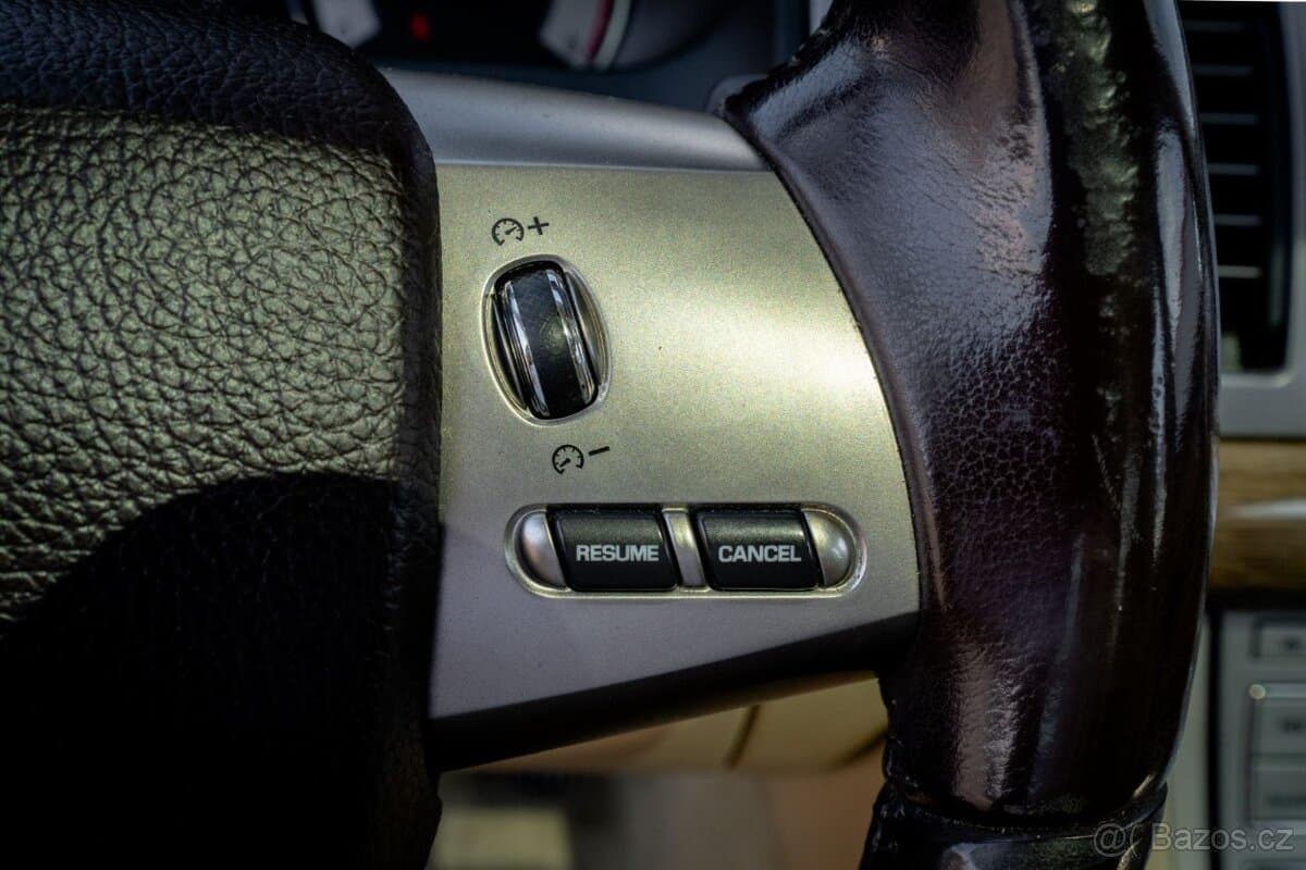 2008 Jaguar XF - 18