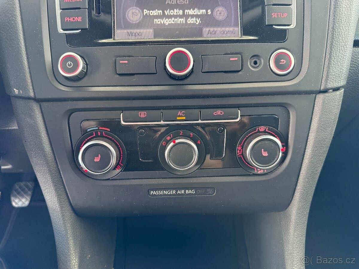 2011 Volkswagen GOLF - 18
