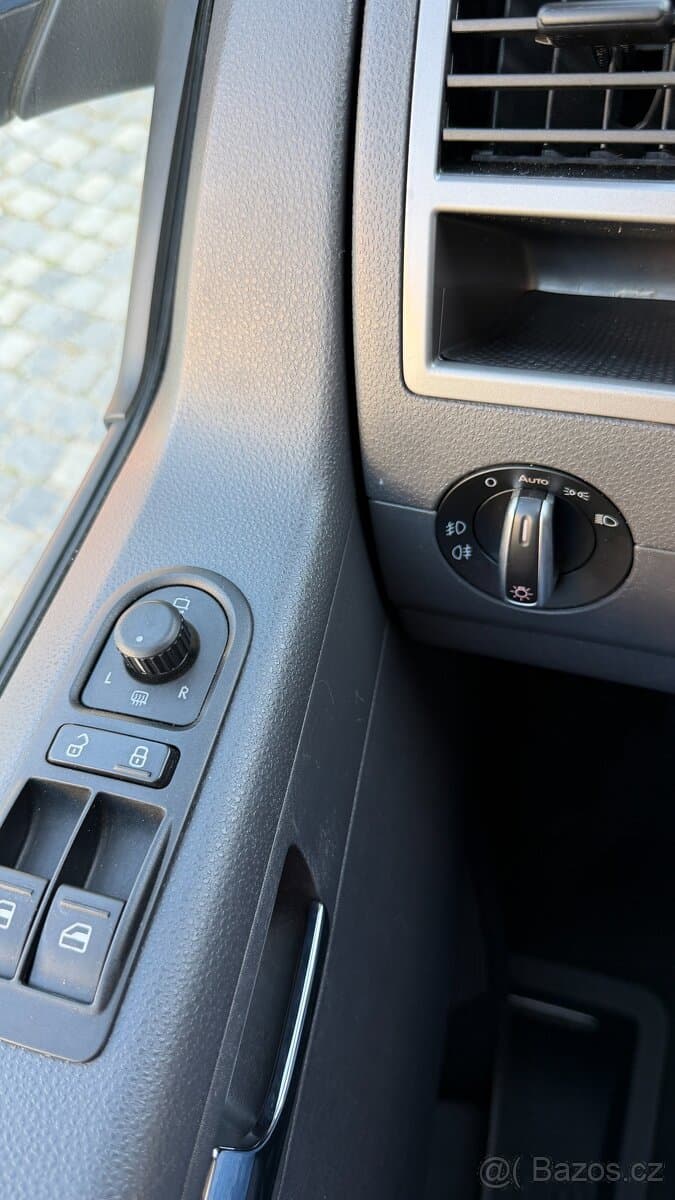 2012 Volkswagen MULTIVAN - 18