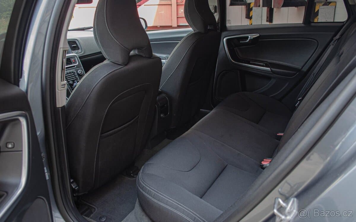2016 Volvo V60 - 18