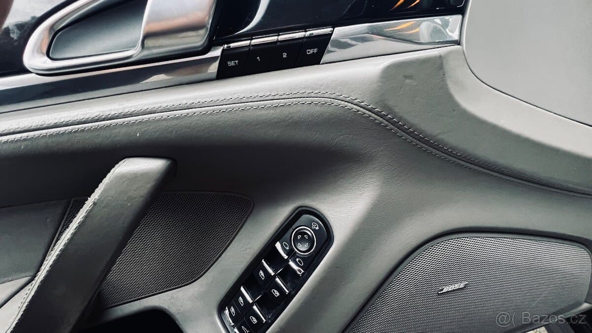 2011 Porsche PANAMERA - 18