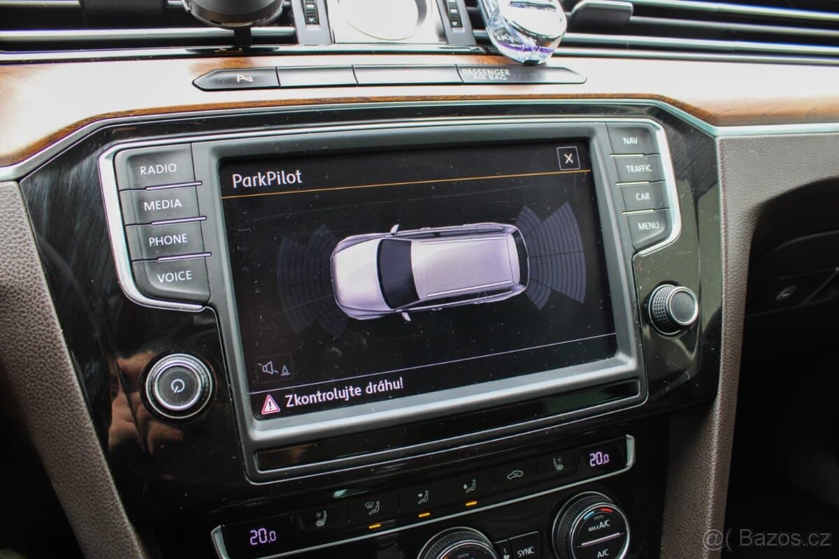 2016 Volkswagen PASSAT - 18