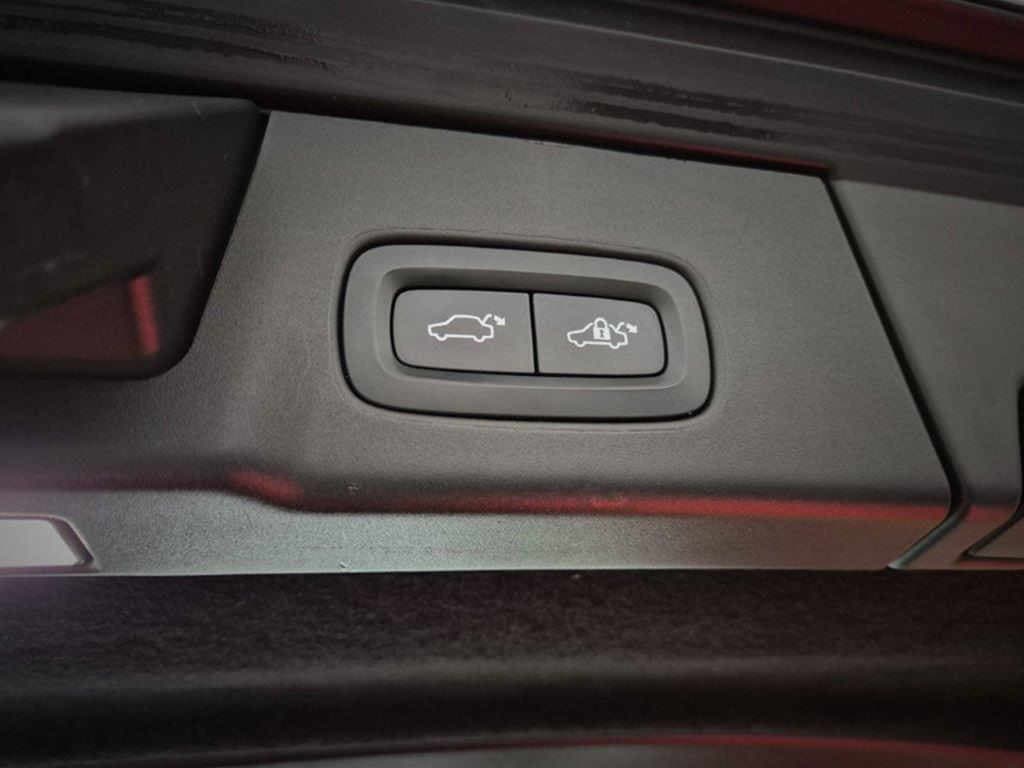 2020 Volvo V90 - 18