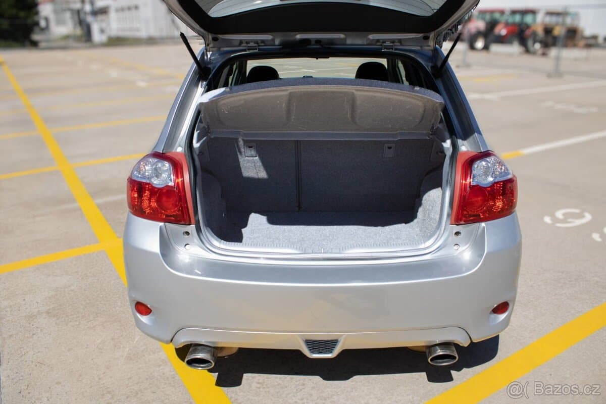 2011 Toyota AURIS - 18