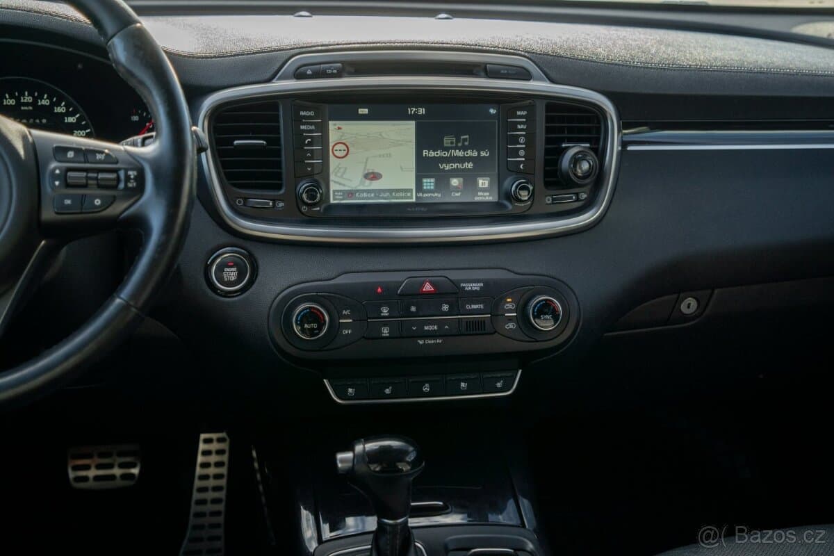 2016 Kia SORENTO - 18
