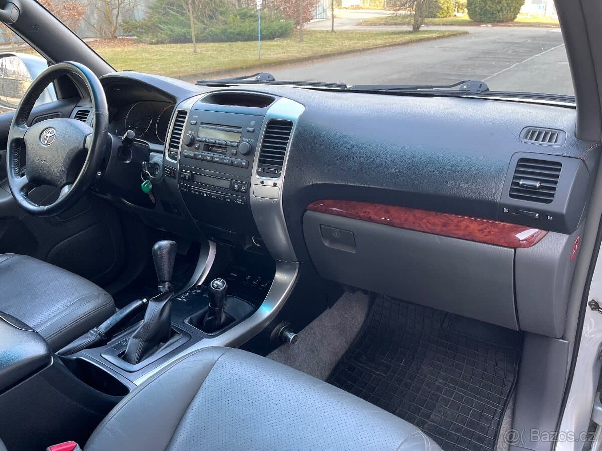 2004 Toyota LAND CRUISER - 18