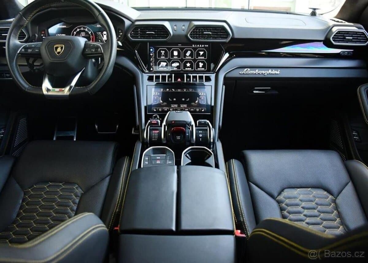 2022 Lamborghini URUS - 18