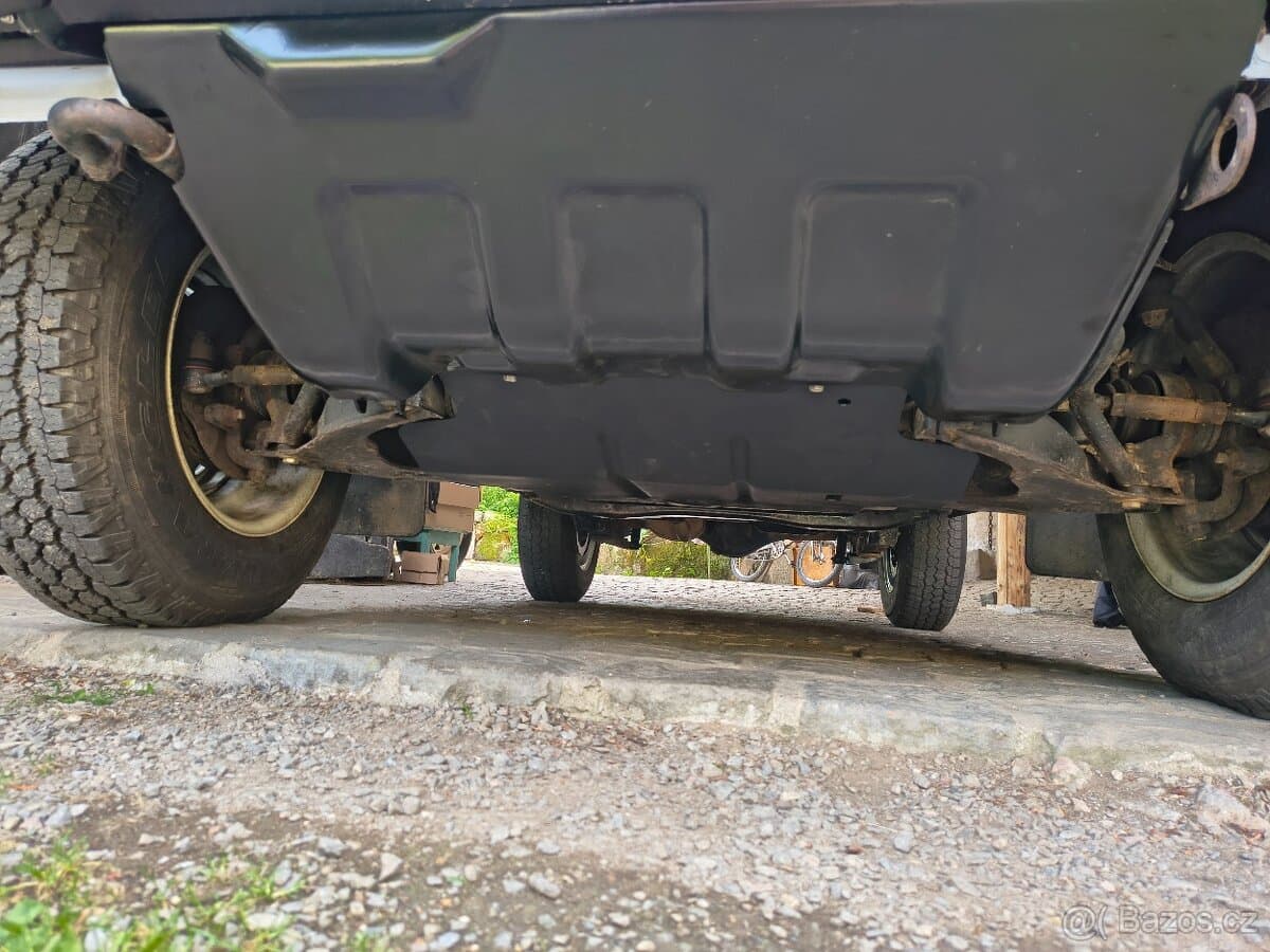 1988 Mitsubishi PAJERO - 18