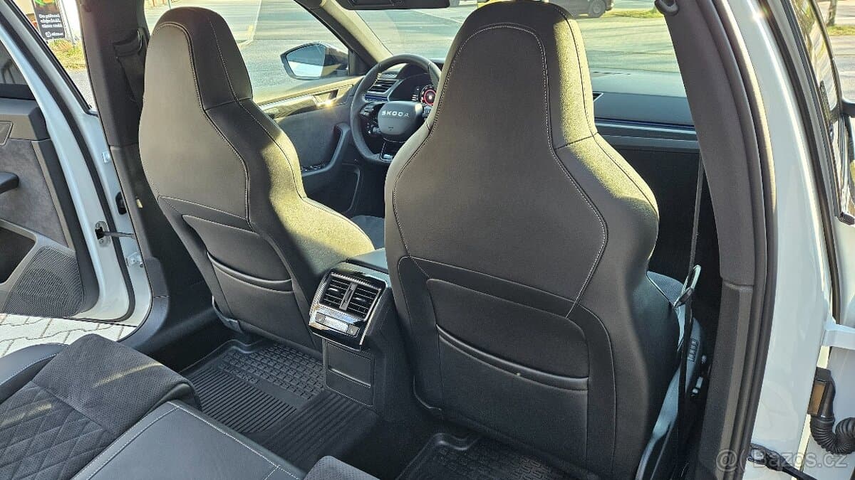 2018 Škoda SUPERB - 18