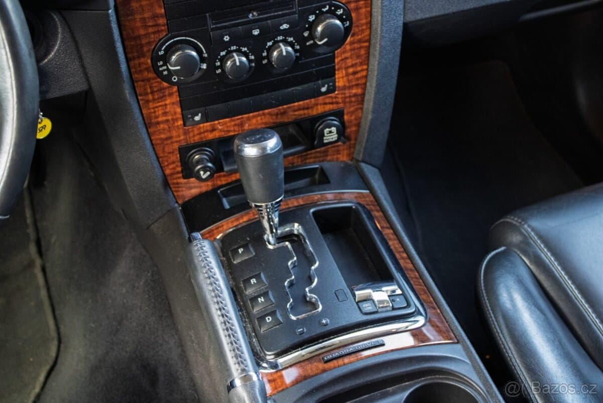 2009 Jeep COMMANDER - 18