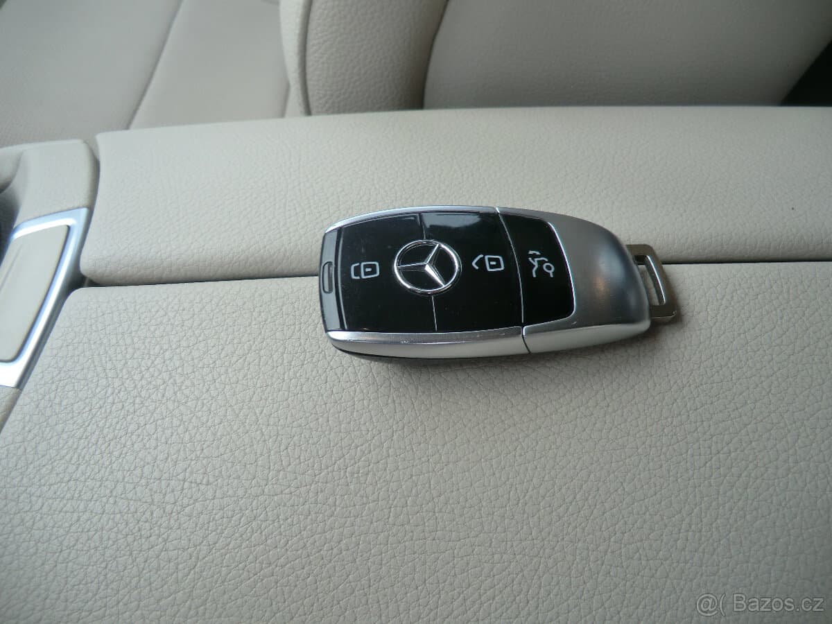 2019 Mercedes-Benz E-CLASS - 18