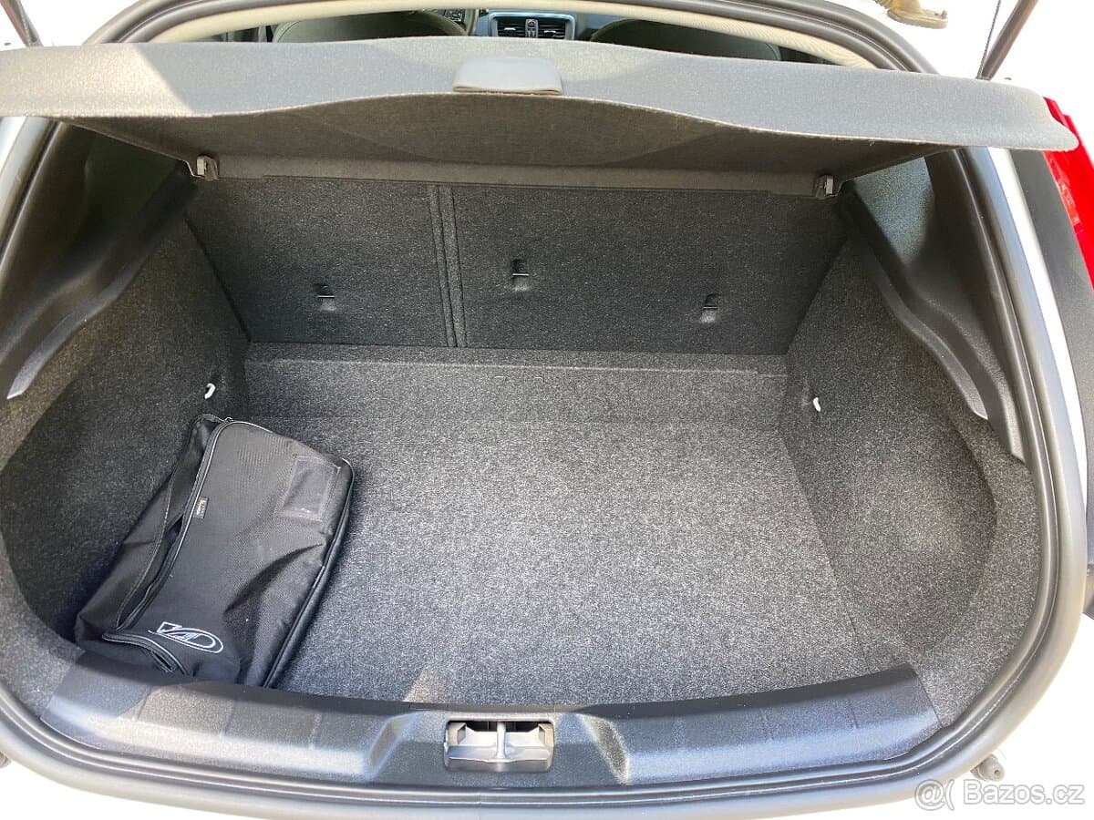 2018 Volvo V40 - 18