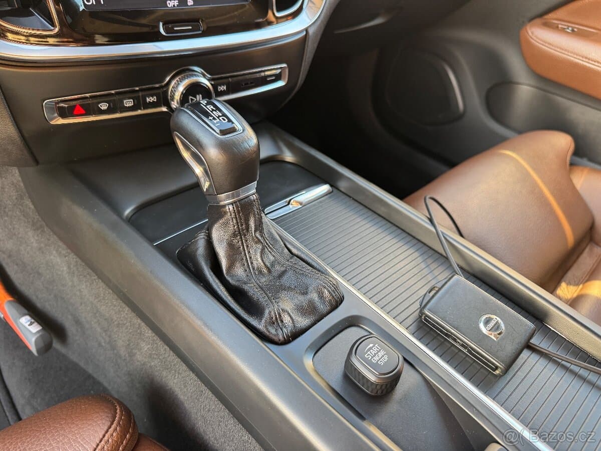 2019 Volvo V60 - 18