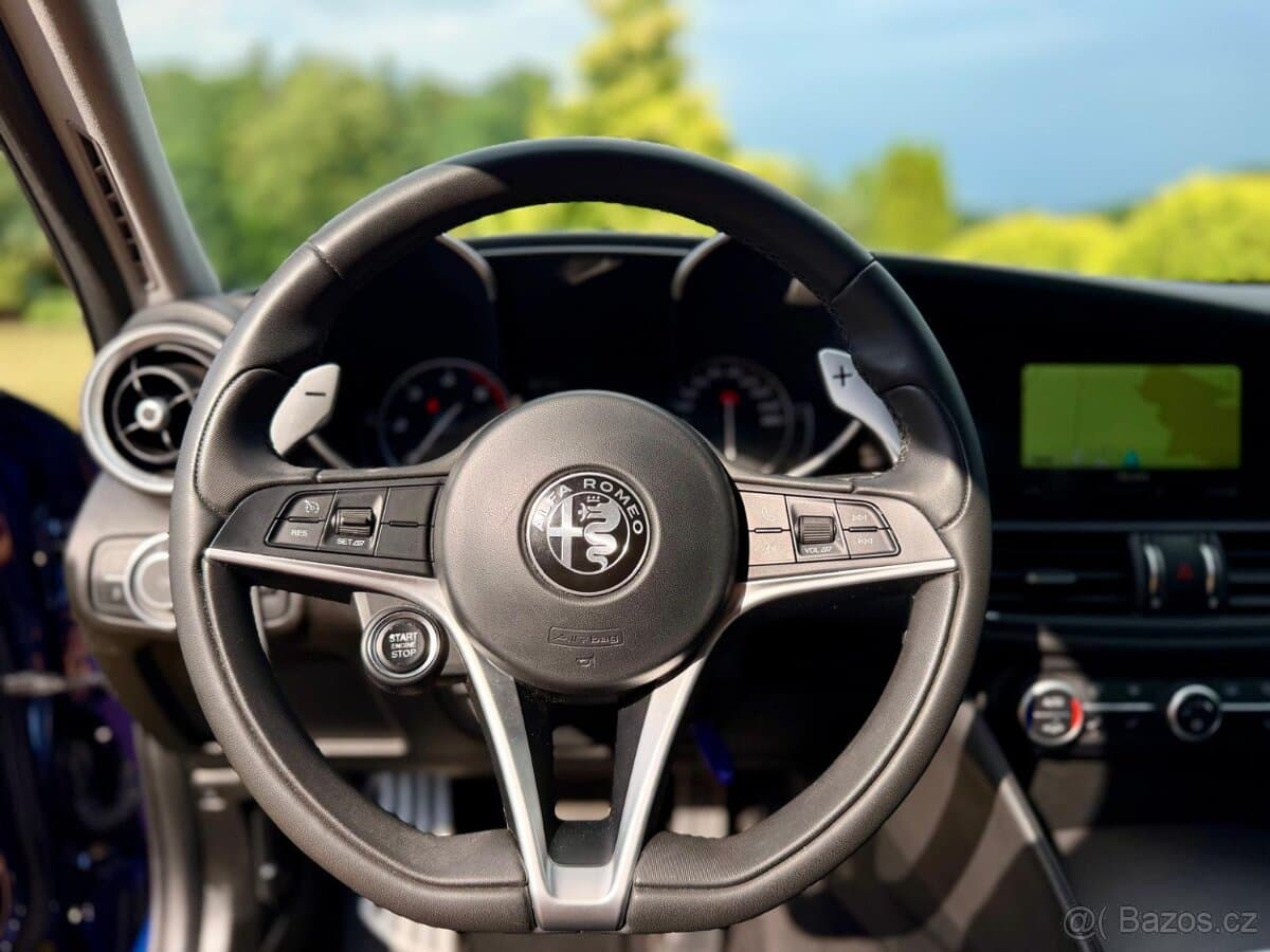 2017 Alfa Romeo GIULIA - 18