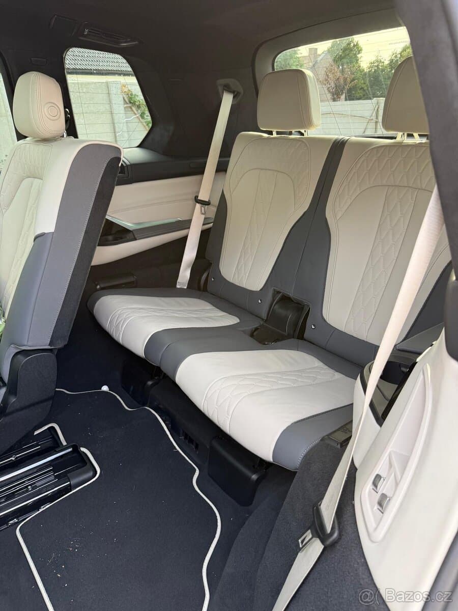 2022 BMW X7 - 18