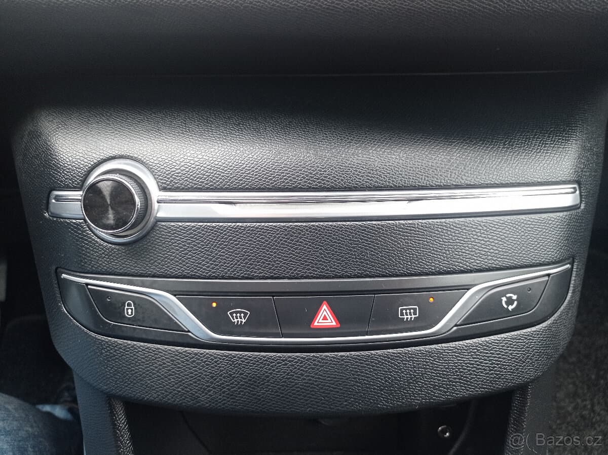2016 Peugeot 308 - 18