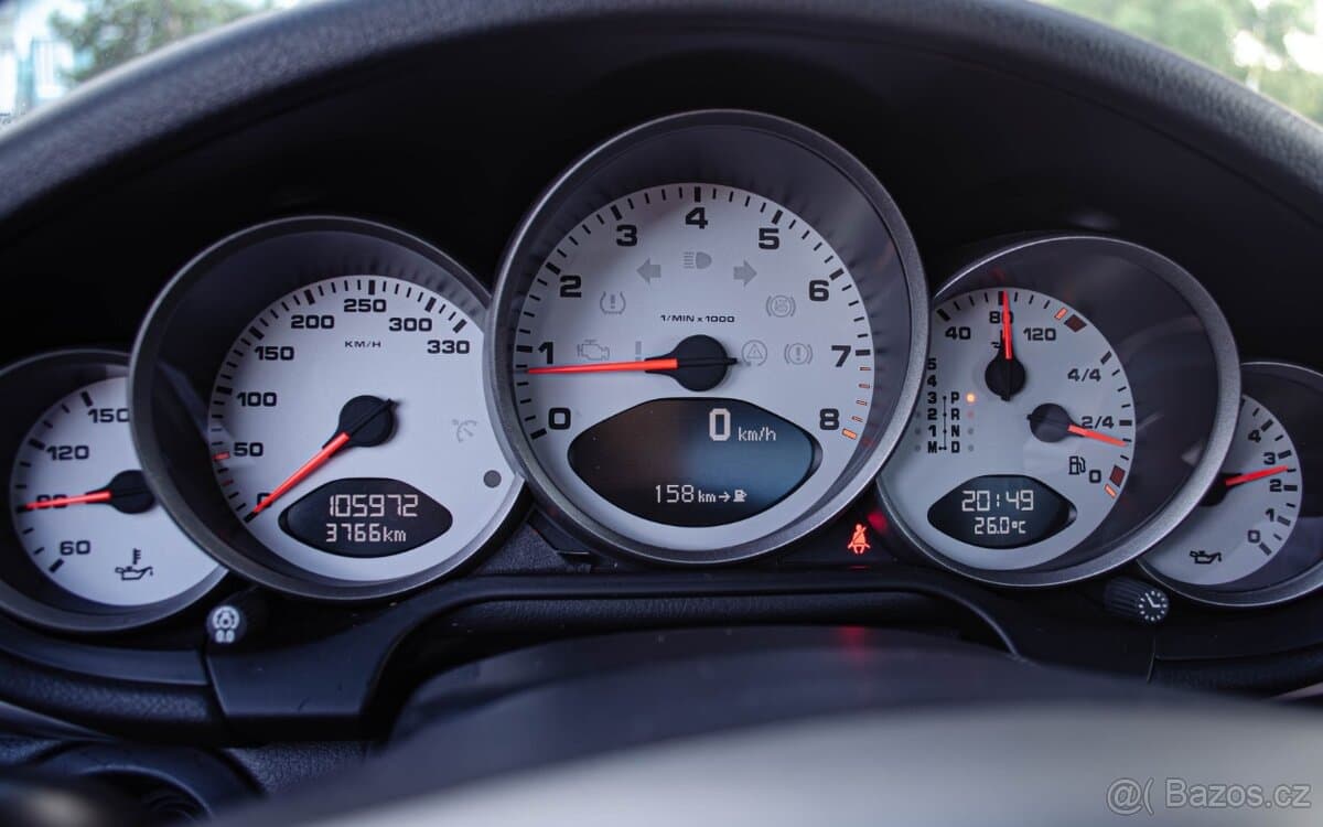 2005 Porsche 911 - 18