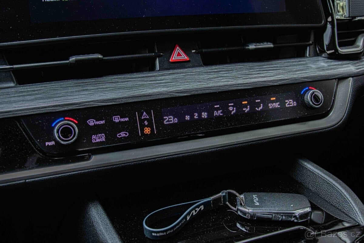 2023 Kia SPORTAGE - 18