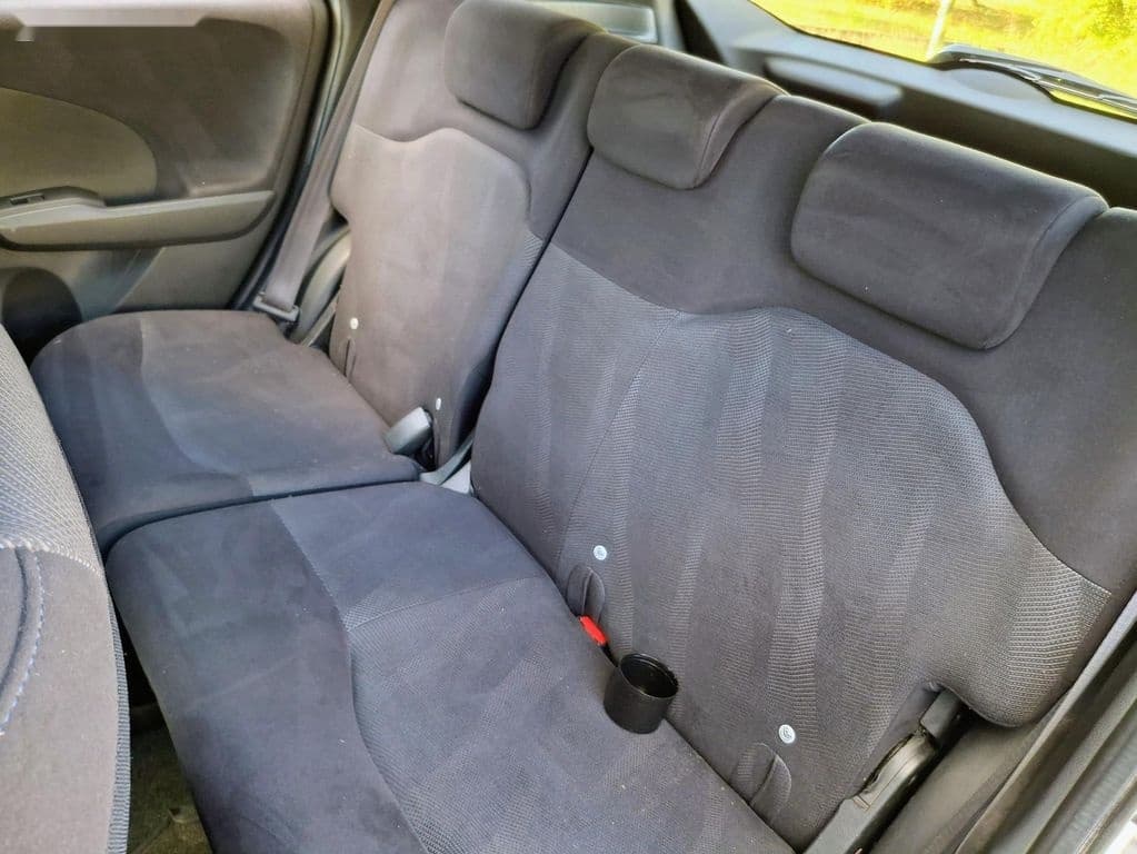 2010 Honda JAZZ - 18