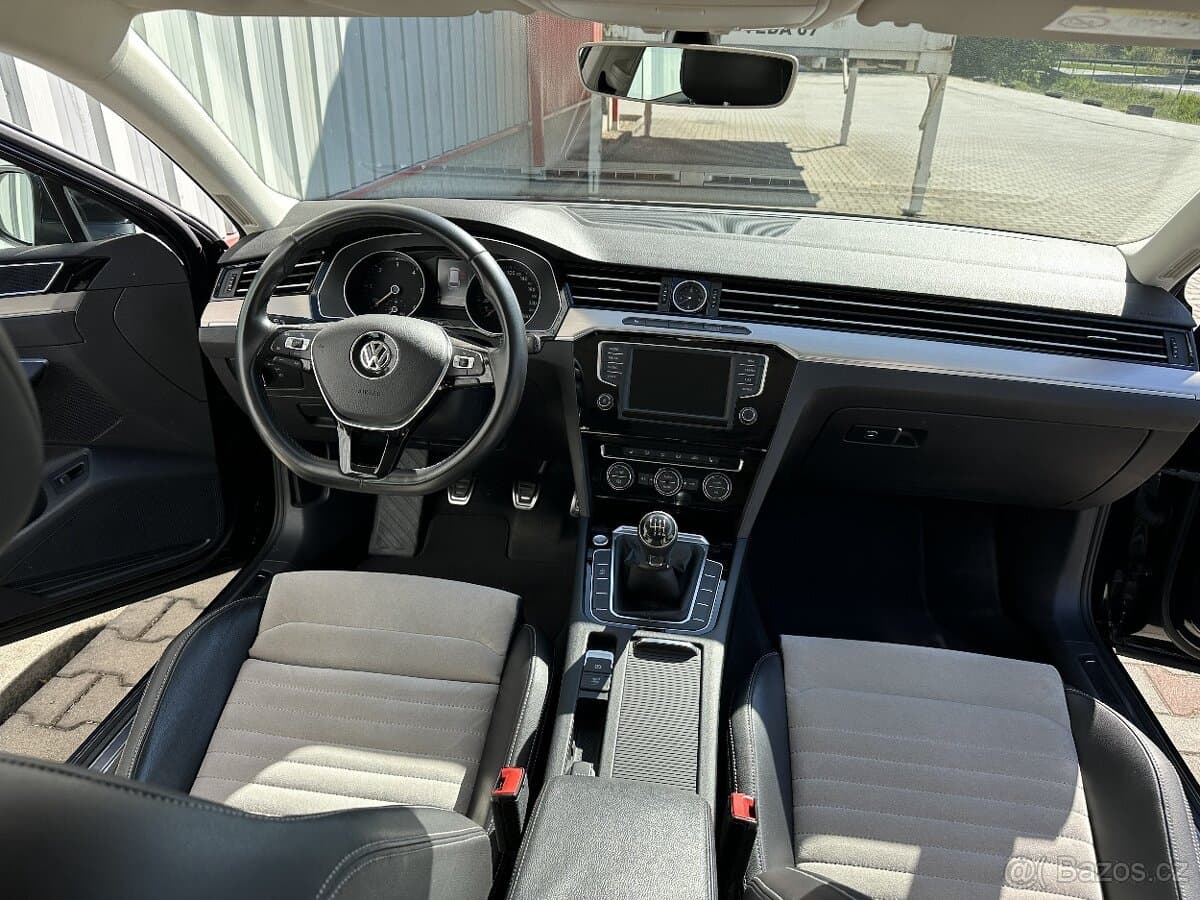 2015 Volkswagen PASSAT - 18