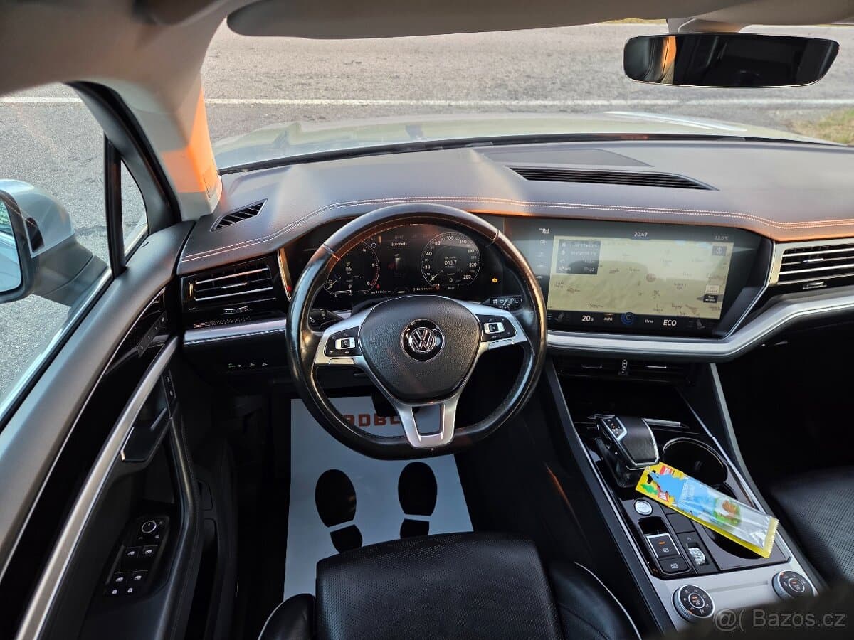 2018 Volkswagen TOUAREG - 18