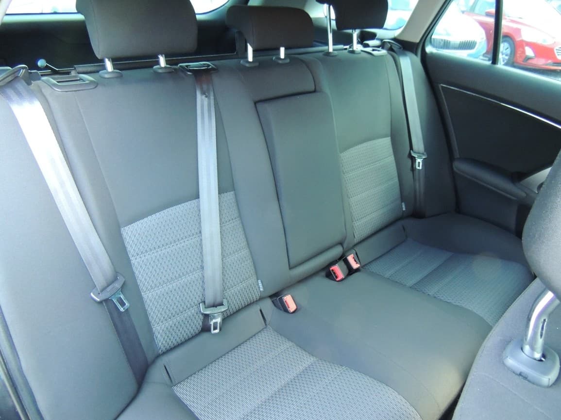 2012 Toyota AVENSIS - 18