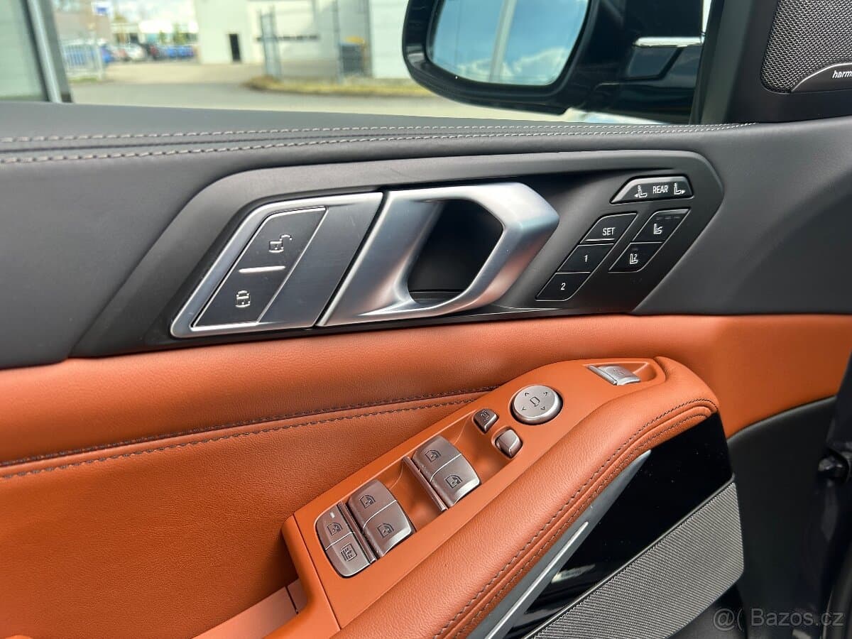 2020 BMW X7 - 18